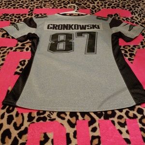Gronkowski Jersey Runs at a Medium